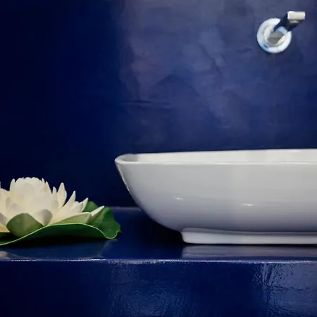 Manthos Place 마일로포타스