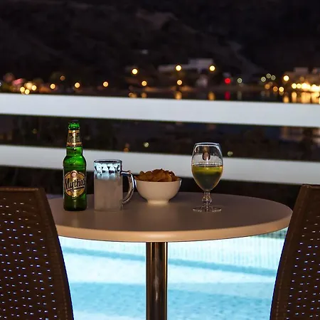 Manthos Place 마일로포타스