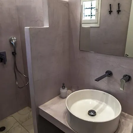 Manthos Place 마일로포타스