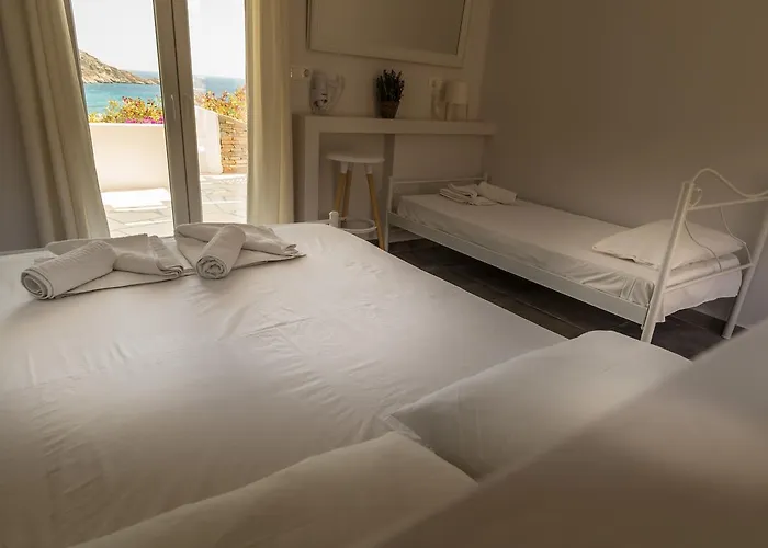 Manthos Place Aparthotel