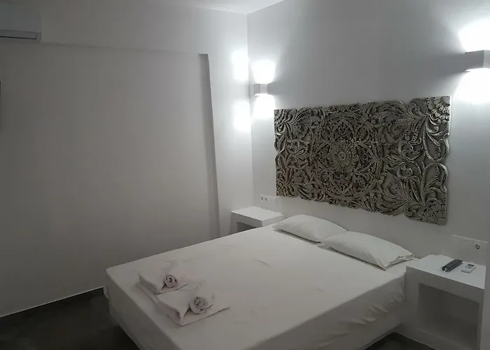 Manthos Place Aparthotel